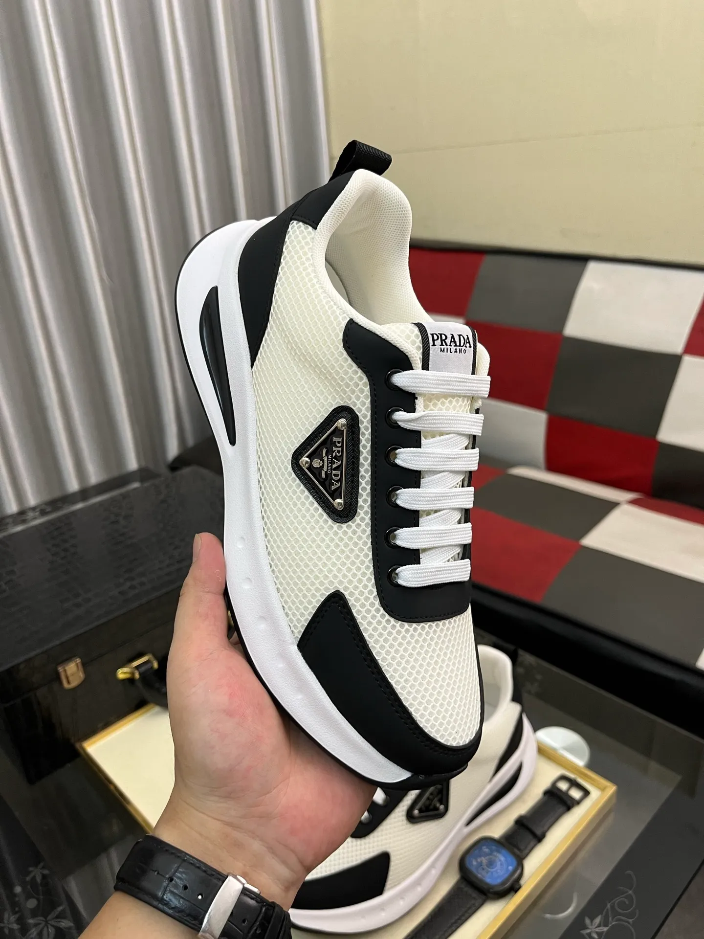 Men's shoes 💰440⌚️⌚️ PRADA [Prada] popular men's shoes, casual shoes and sports shoes! High-end quality 🍀 The upper is made of imported original cowhide 💥 cowhide lining; the original molded outsole. The style is upright and elegant, comfortable and versatile💪 Three quality guarantees Size number: 38-44, 4️⃣ colors available